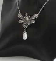 Jugendstil Schmuck Halskette Frauenkopf mit Schmetterlingsflügeln