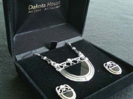 Erlesenes Art Deco Schmuckset Collier mit Ohrsteckern, Silber