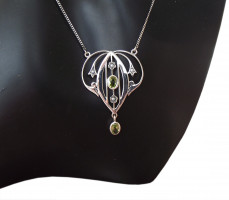 Damen Halskette 925 Silber mit strahlendem Peridot und Perlenapplikationen